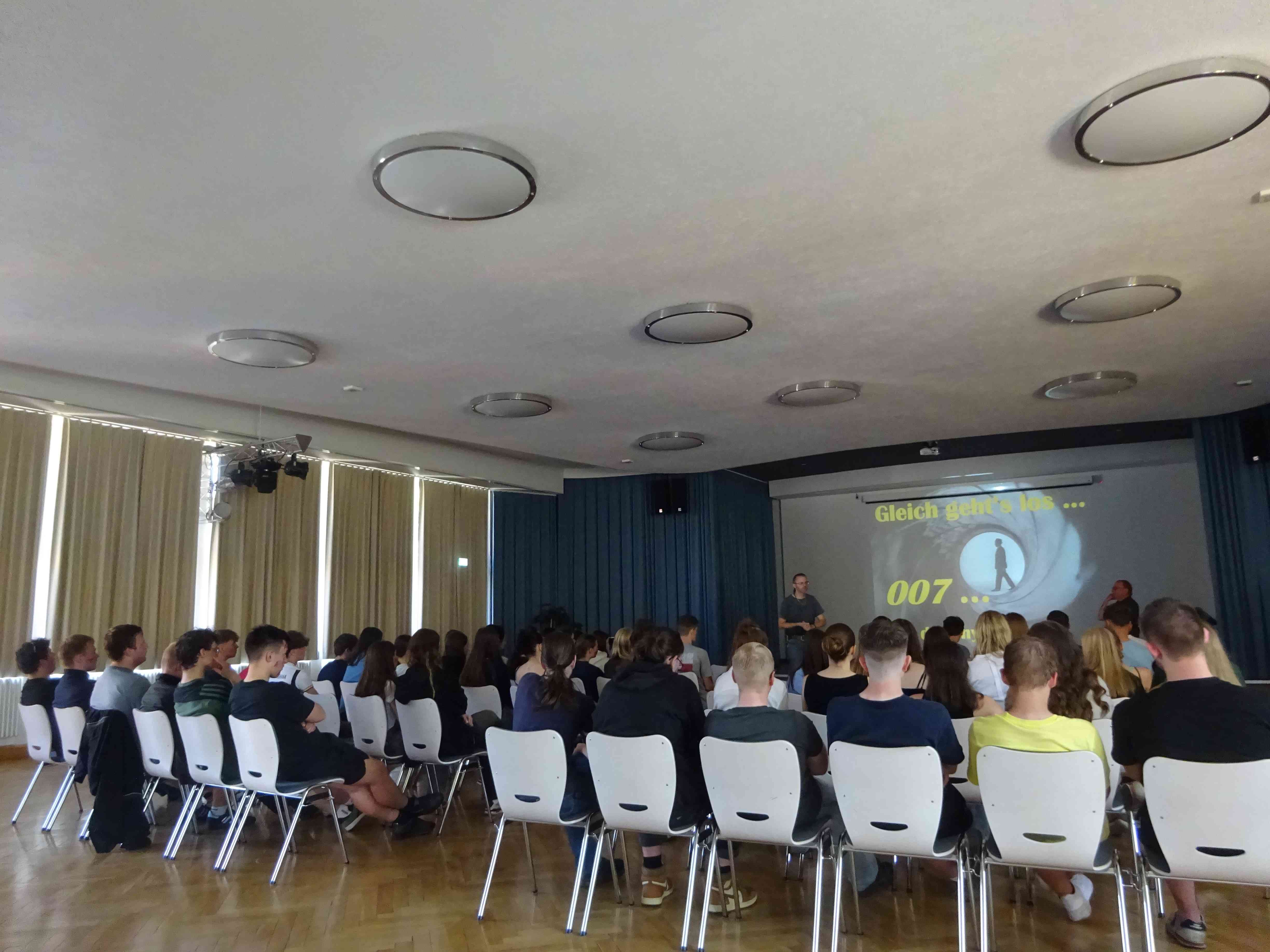 "Die Physik bei James Bond – geschüttelt, nicht gerührt :-)" 