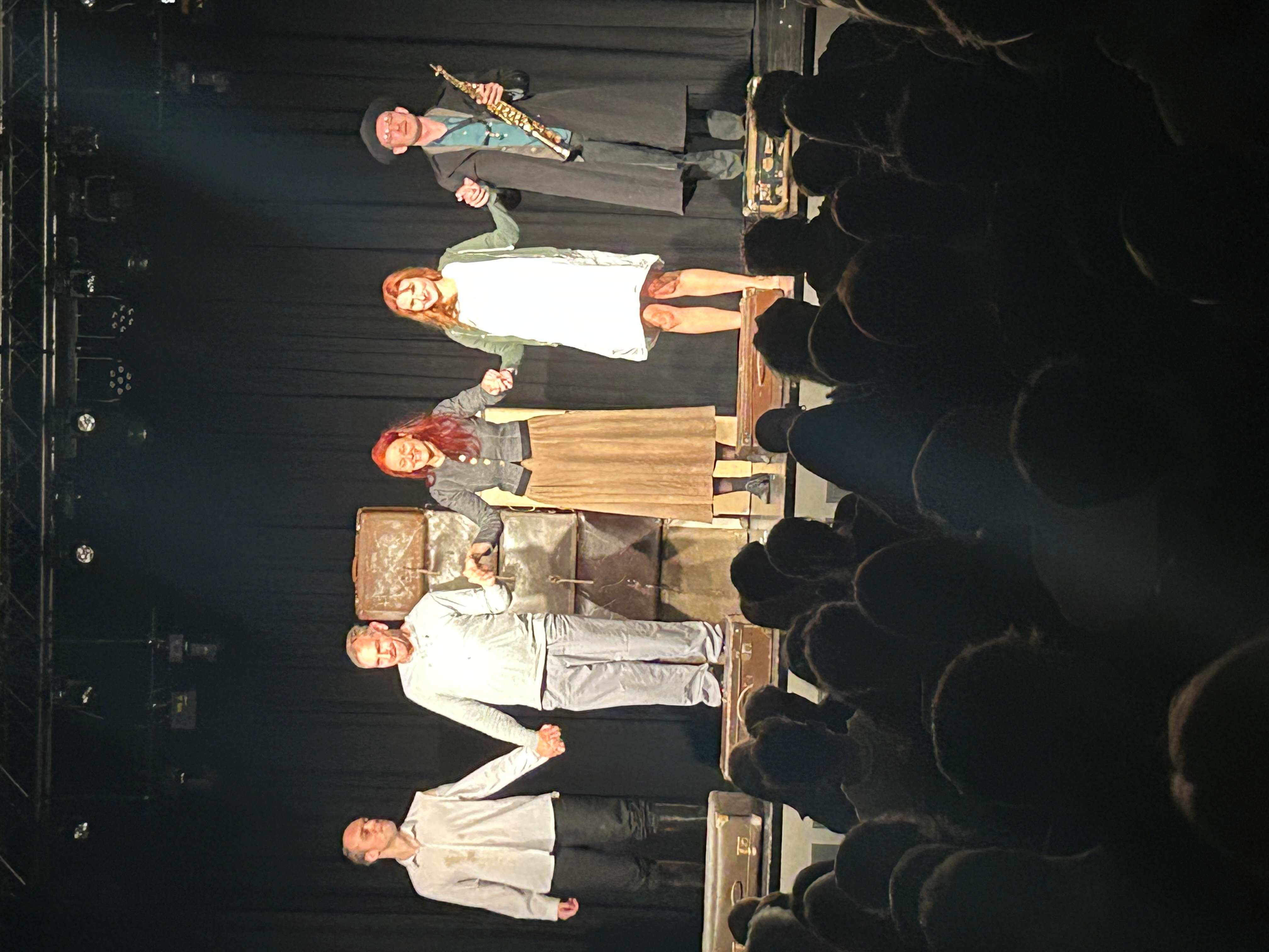 Wider das Vergessen-  Theaterstück „Über das Leben“ berührt über 250 Jugendliche in Hoyerswerda