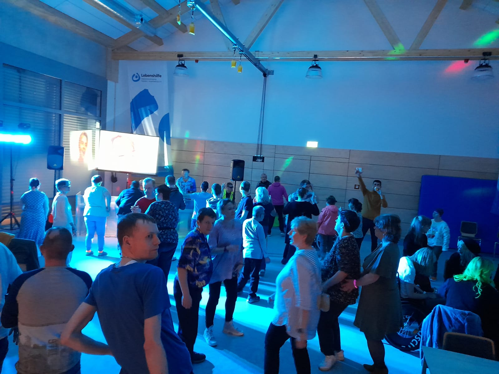 Tanzabend für Menschen mit Handicap mit DJ Roland Wehner