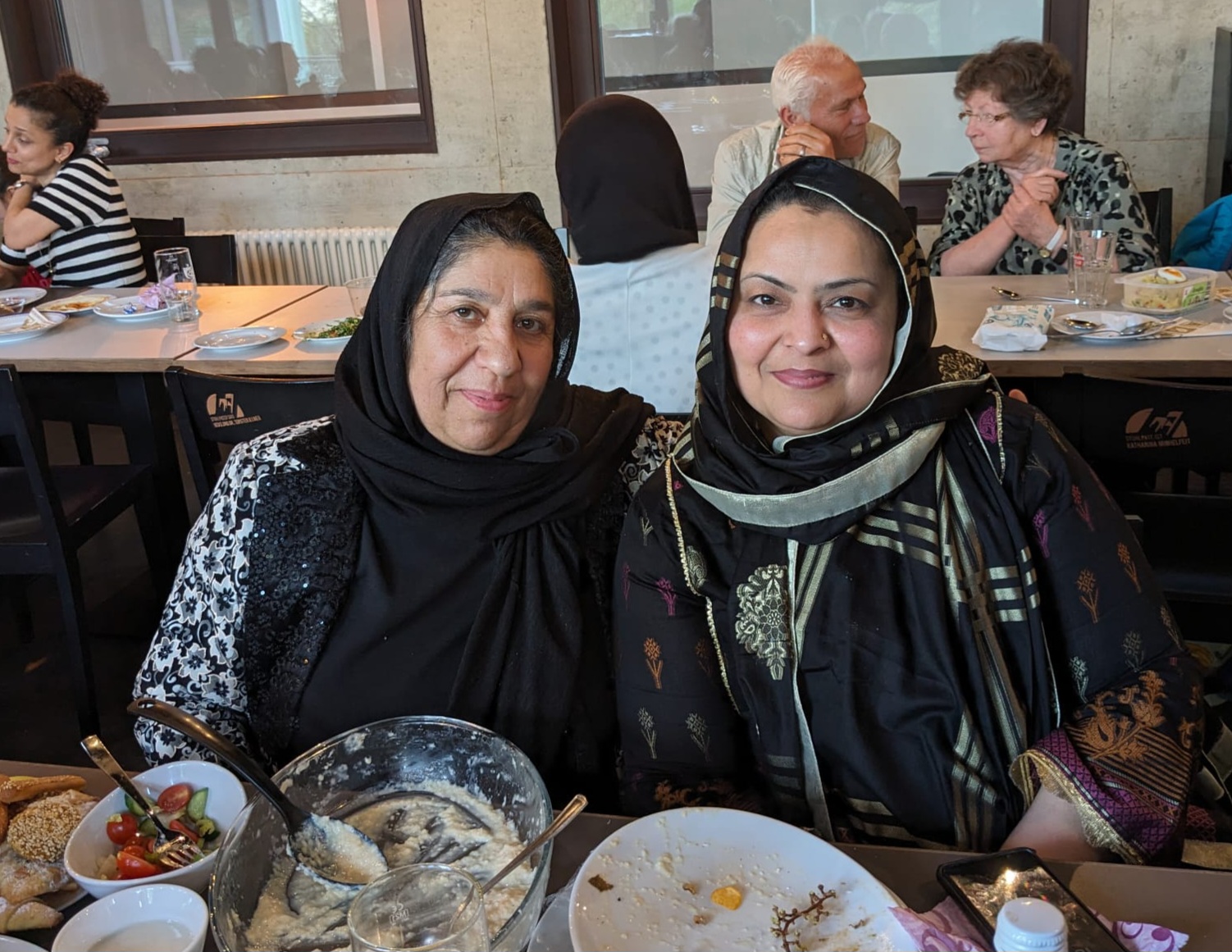 Über 100 Menschen beim Zuckerfest